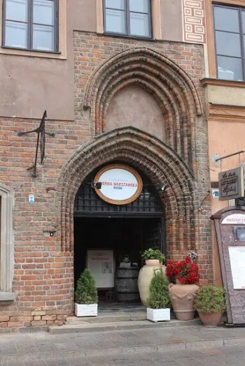 Pacat ca nu putem sa indreptam asta. 10 Motive SÄƒ Vizitezi VarÈ™ovia Cat Mai Curand Travel With A Spin