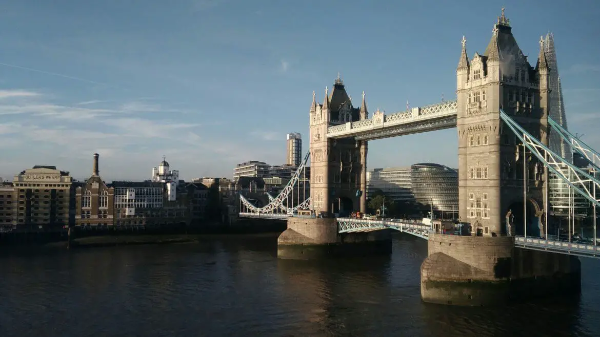 london tower bridge hotel view