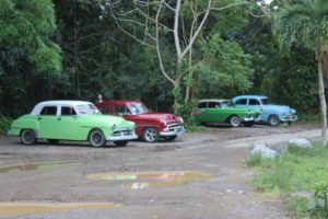 vintage cars at cueva del indio