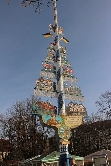 Maypole in Viktualienmarket, München