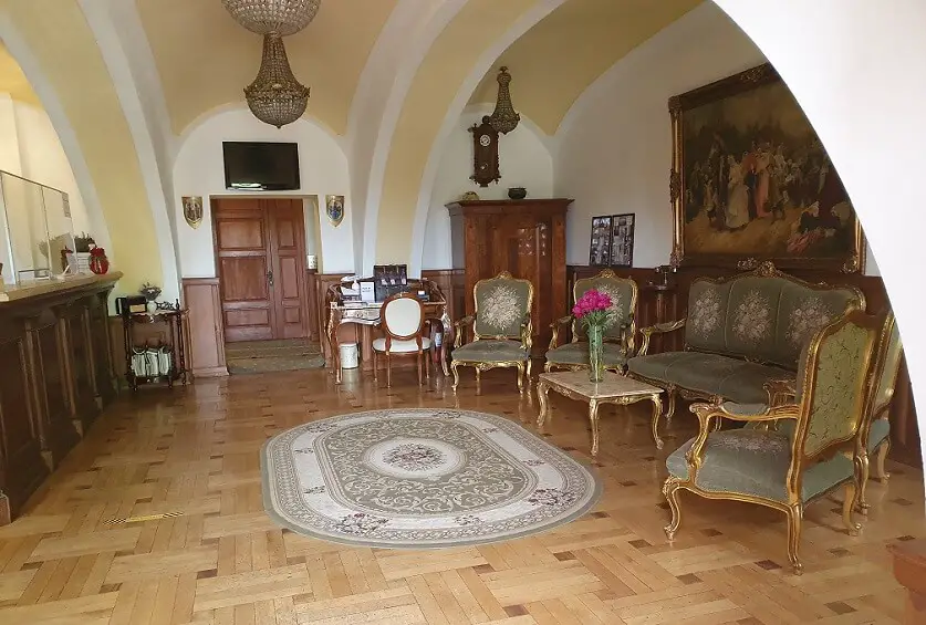 Castelul Haller din Ogra a fost transformat în hotel- castele din Romania in care poti ramane peste noapte