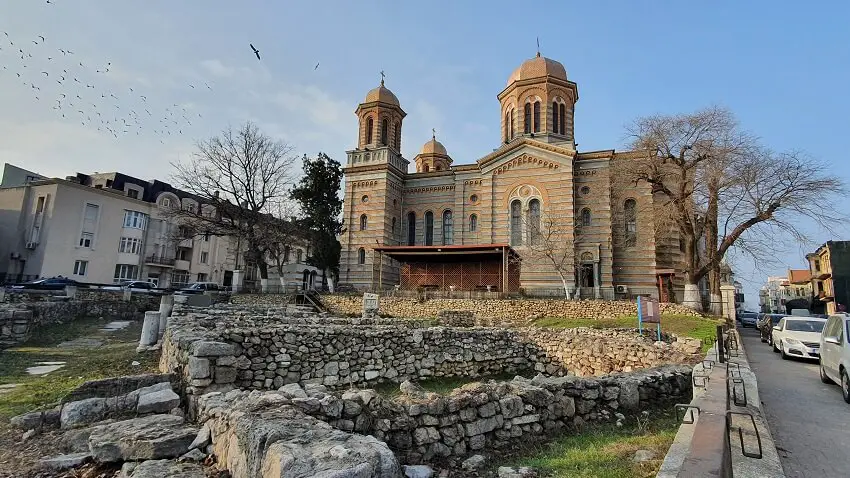 Catedrala Sf. Apostoli Petru si Pavel - biserici si lacasuri de cult Constanta