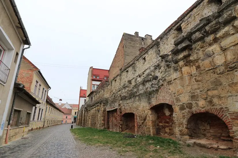 Zidurile cetatii Napoca de pe strada Potaissa