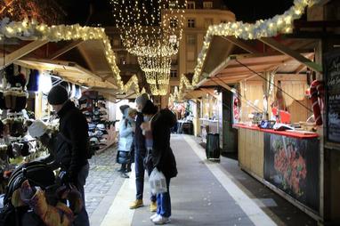 compile Popular Bargain În vizită la piețele de Crăciun din Budapesta - Travel With A Spin