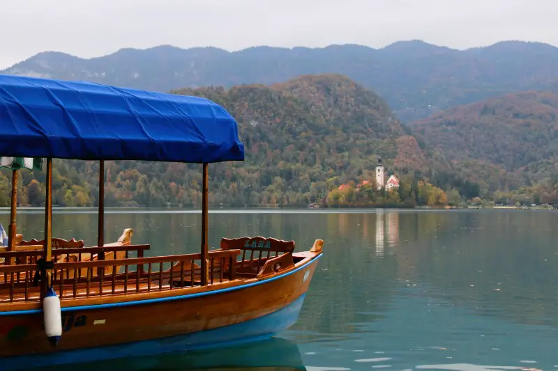 Lucruri de făcut la Lacul Bled din Slovenia - Get on or in the water 
