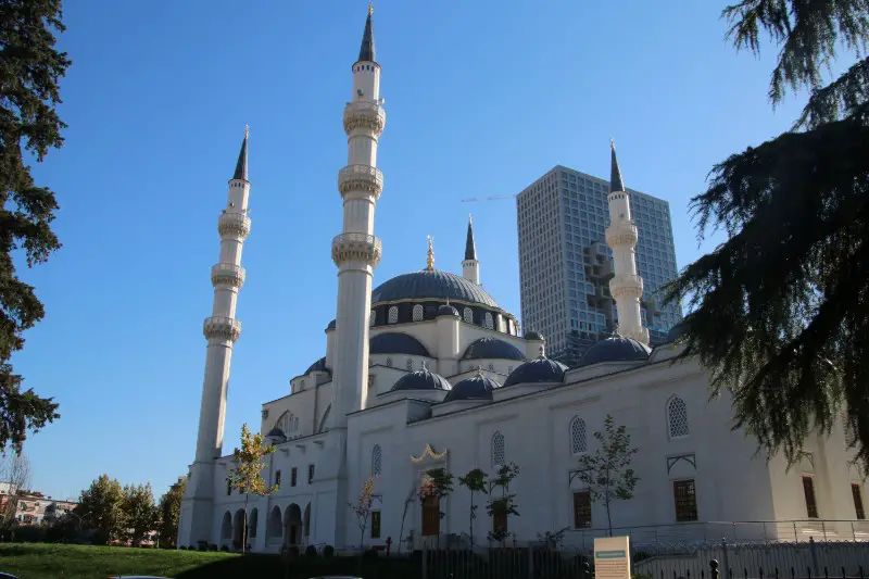 Aaval Mosque - lucruri de făcut în Tirana, Albania