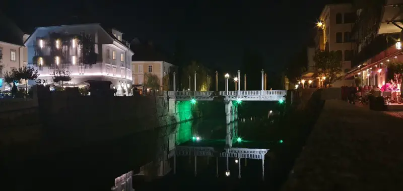 Bridge at night - obiective și atracții turistice din Ljubljana, Slovenia